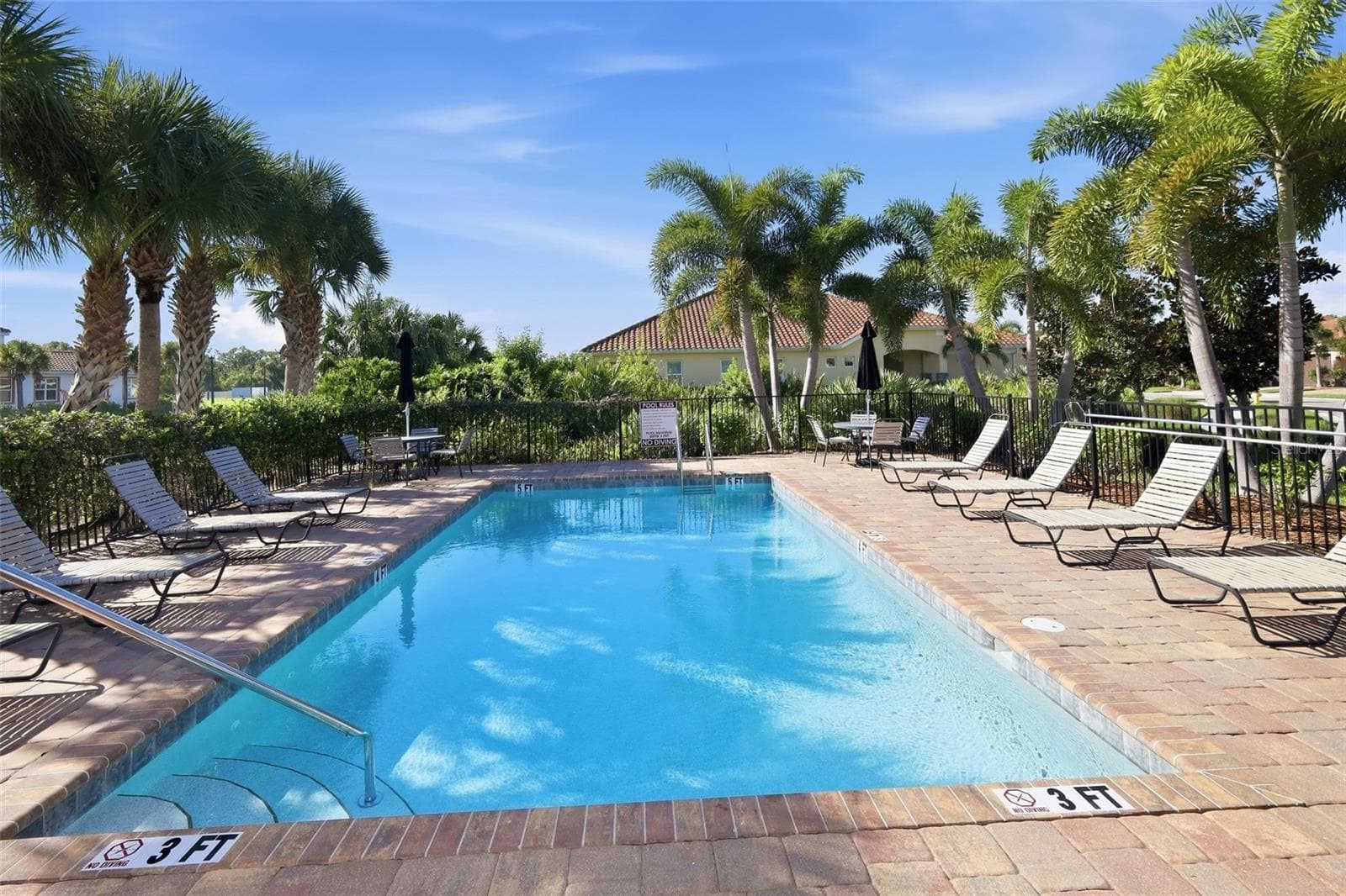 Villa at 125 COLEBROOK CT, VENICE, photo 32 of 33