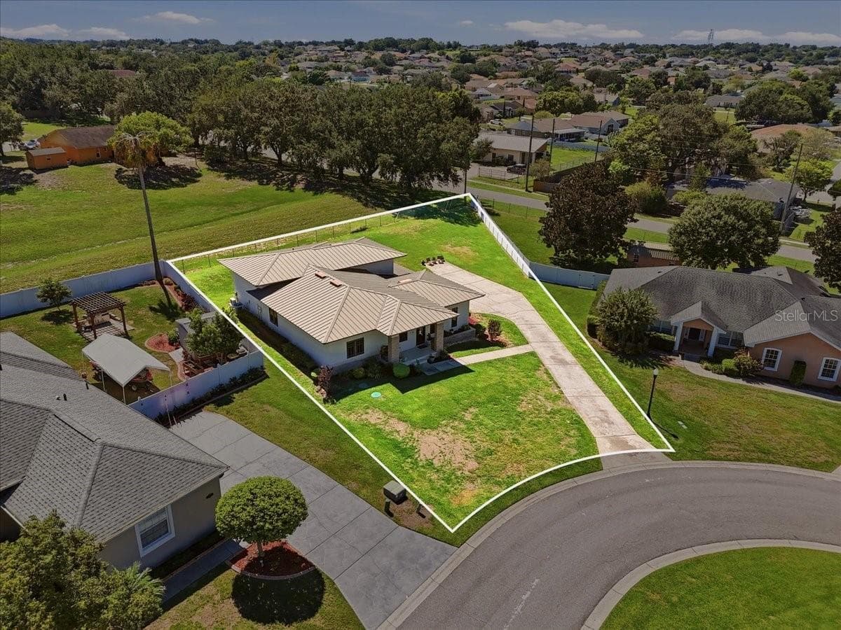 Single Family Residence at 3239 SUMMERLAND HILLS CT, LAKELAND, photo 13 of 76