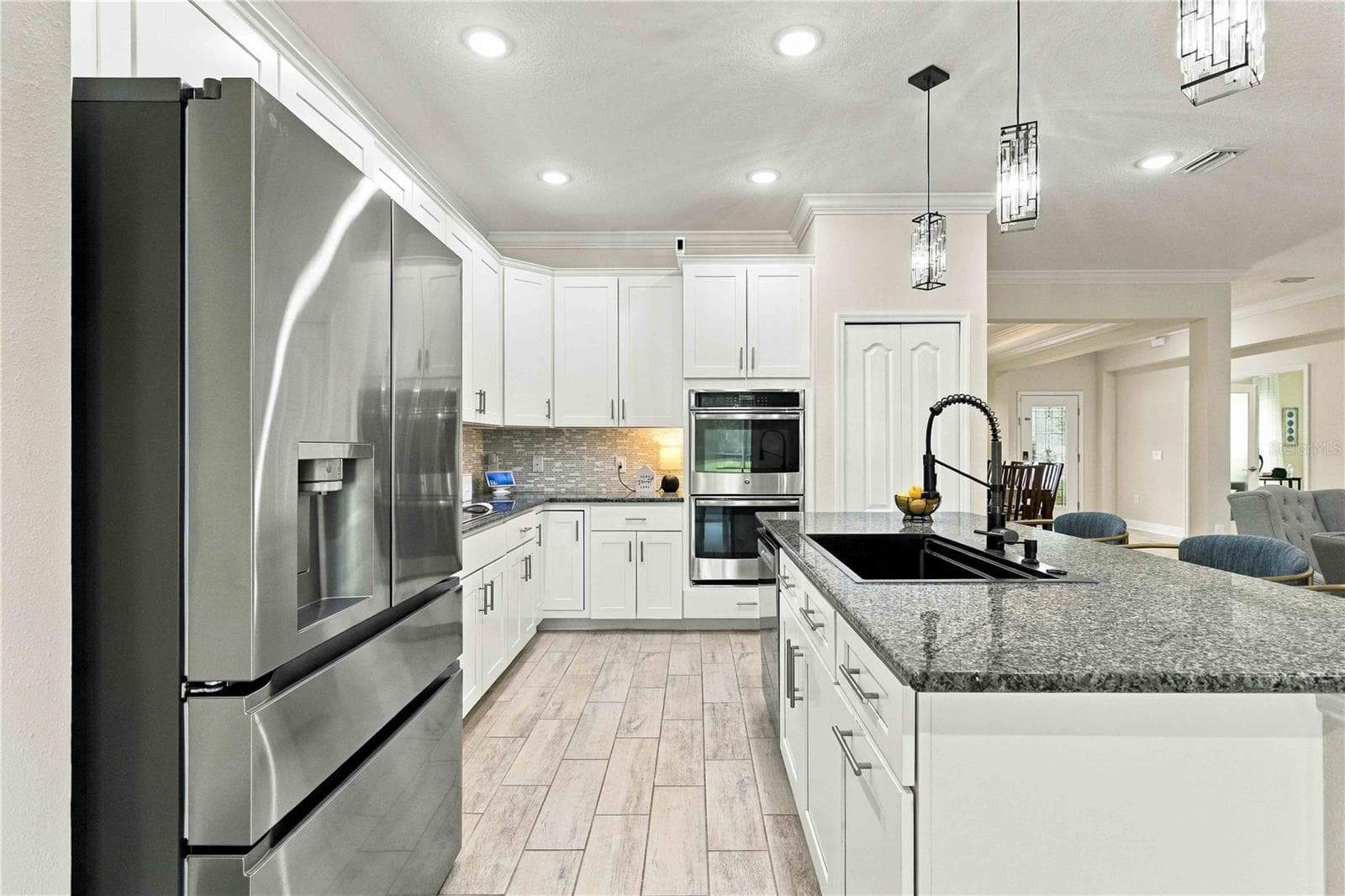 Bright and inviting kitchen - 15502 31ST ST E, PARRISH