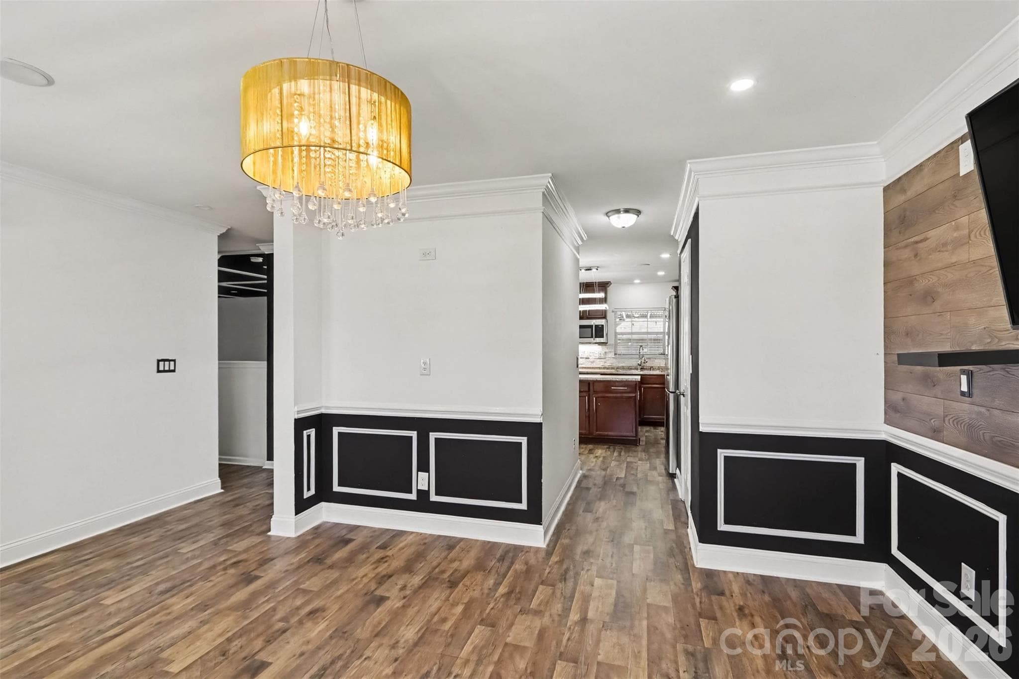 Single Family Residence at 8824 Merrie Rose Avenue, Charlotte, photo 4 of 21