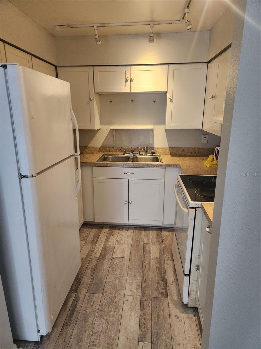 Apartment at 3920 E JEAN ST #8, TAMPA, photo 4 of 8