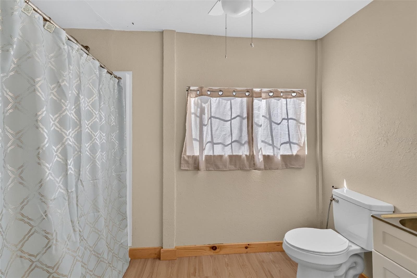 Guest Bath - 16788 SE 69TH LN, OCKLAWAHA