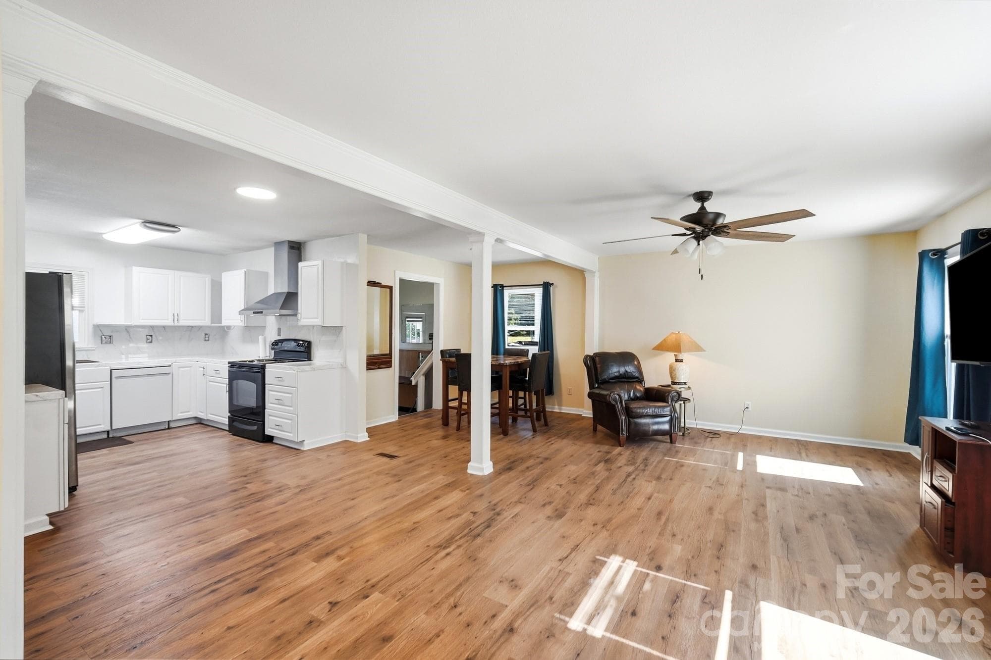 Single Family Residence at 6301 Dwightware Boulevard, Charlotte, photo 6 of 39