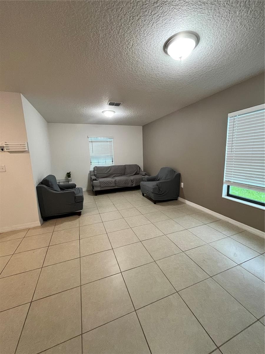 LIVINGROOM - 2121 HIBISCUS PL, POINCIANA