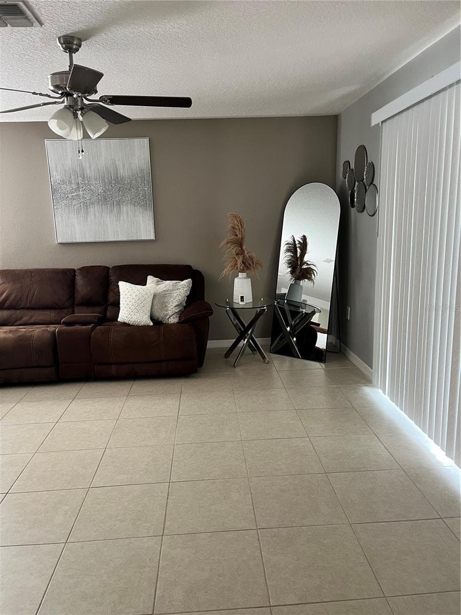 LIVINGROOM - 2121 HIBISCUS PL, POINCIANA