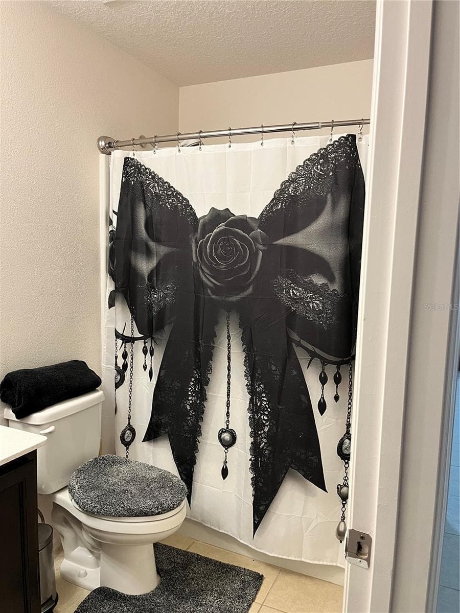 SECOND BATHROOM - 2121 HIBISCUS PL, POINCIANA