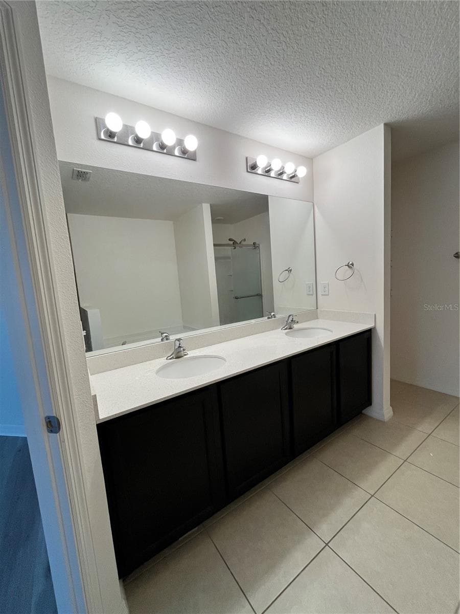 MASTER BATHROOM - 2121 HIBISCUS PL, POINCIANA