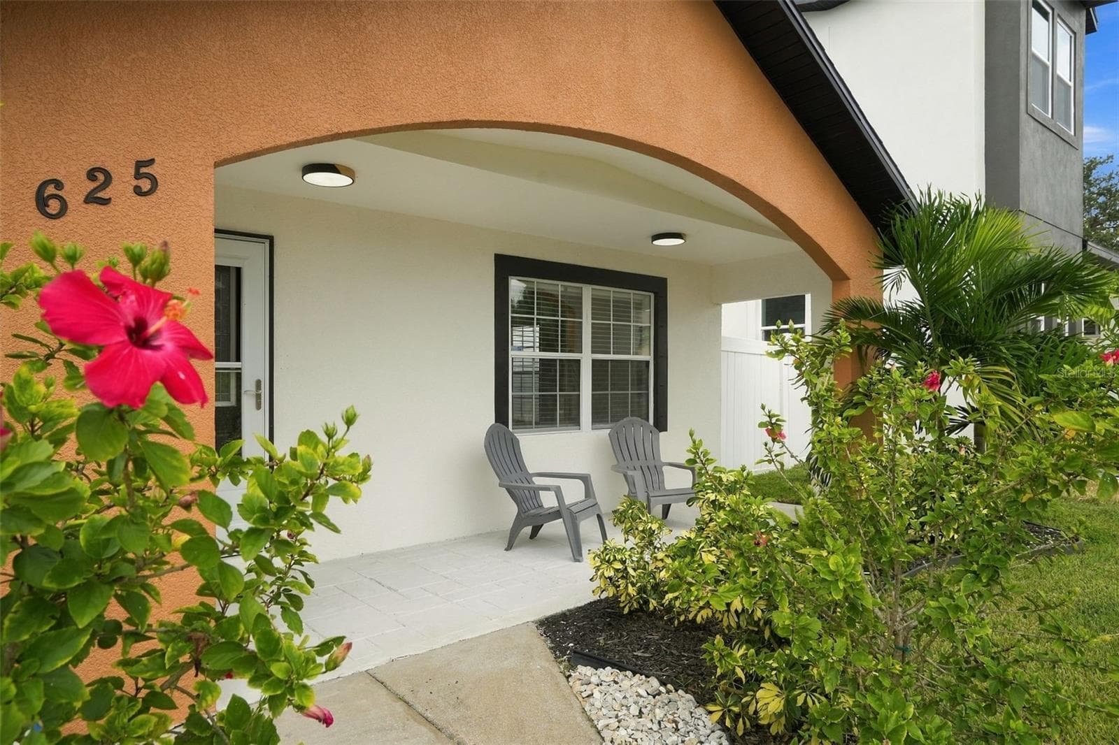 Covered front porch. - 625 FOLSOM ST S, ST PETERSBURG
