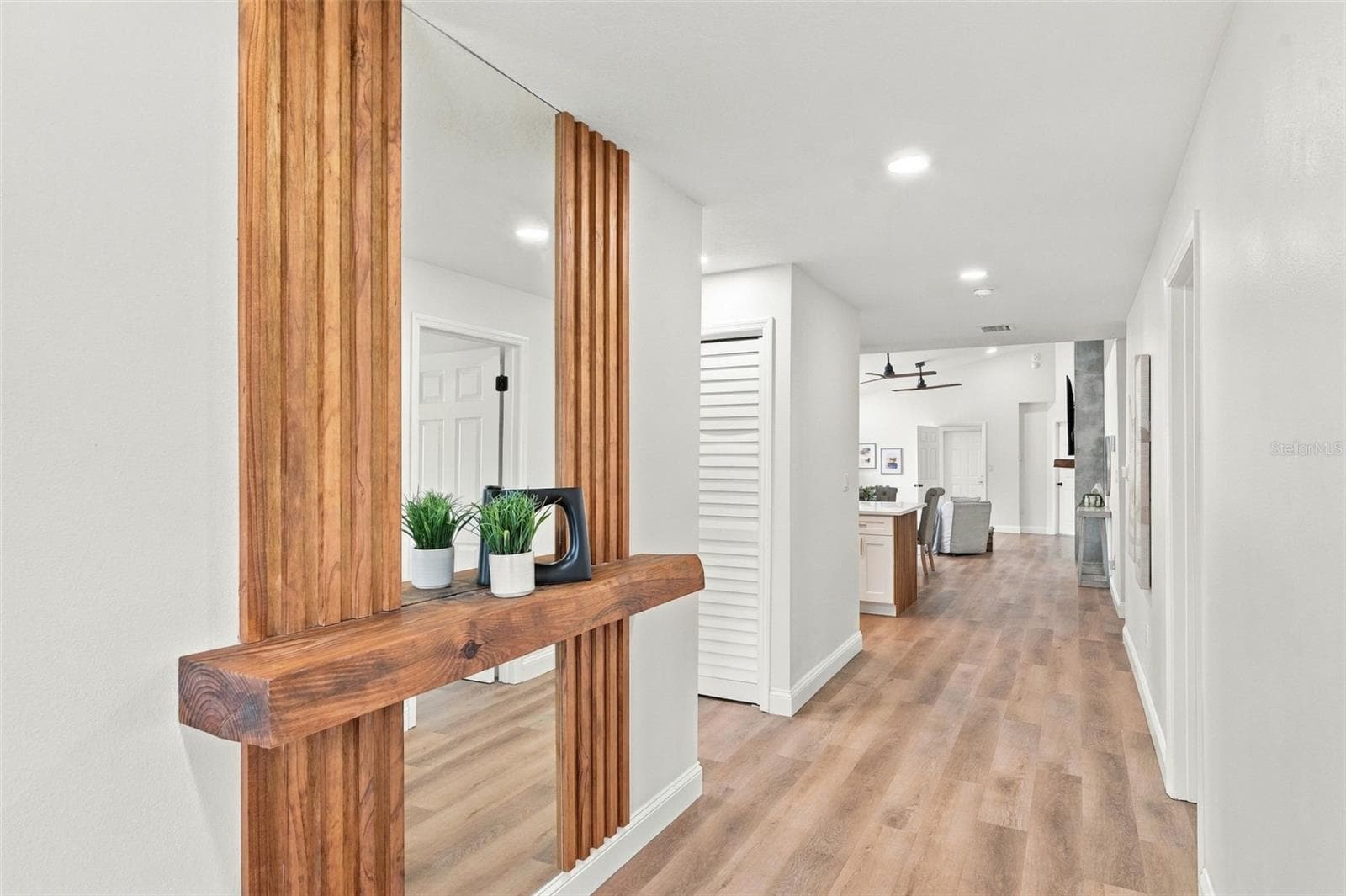 Entryway with carefully selected finishes. - 625 FOLSOM ST S, ST PETERSBURG