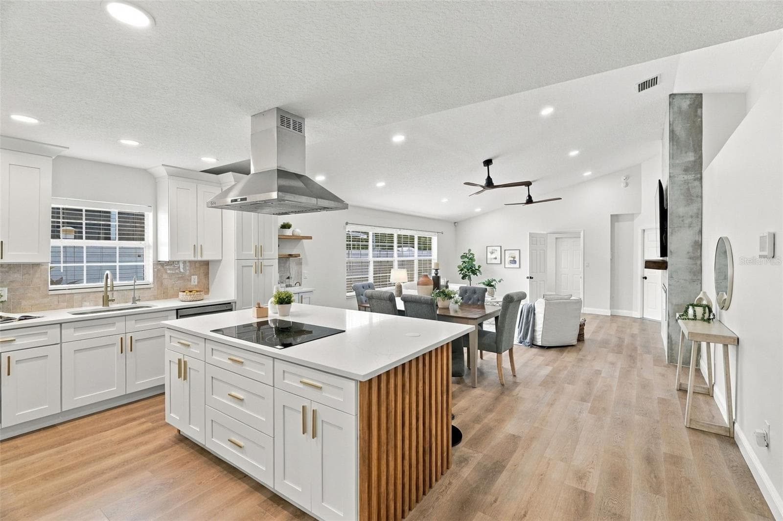 Vaulted ceilings and an open floor plan create an impressive sense of space. - 625 FOLSOM ST S, ST PETERSBURG