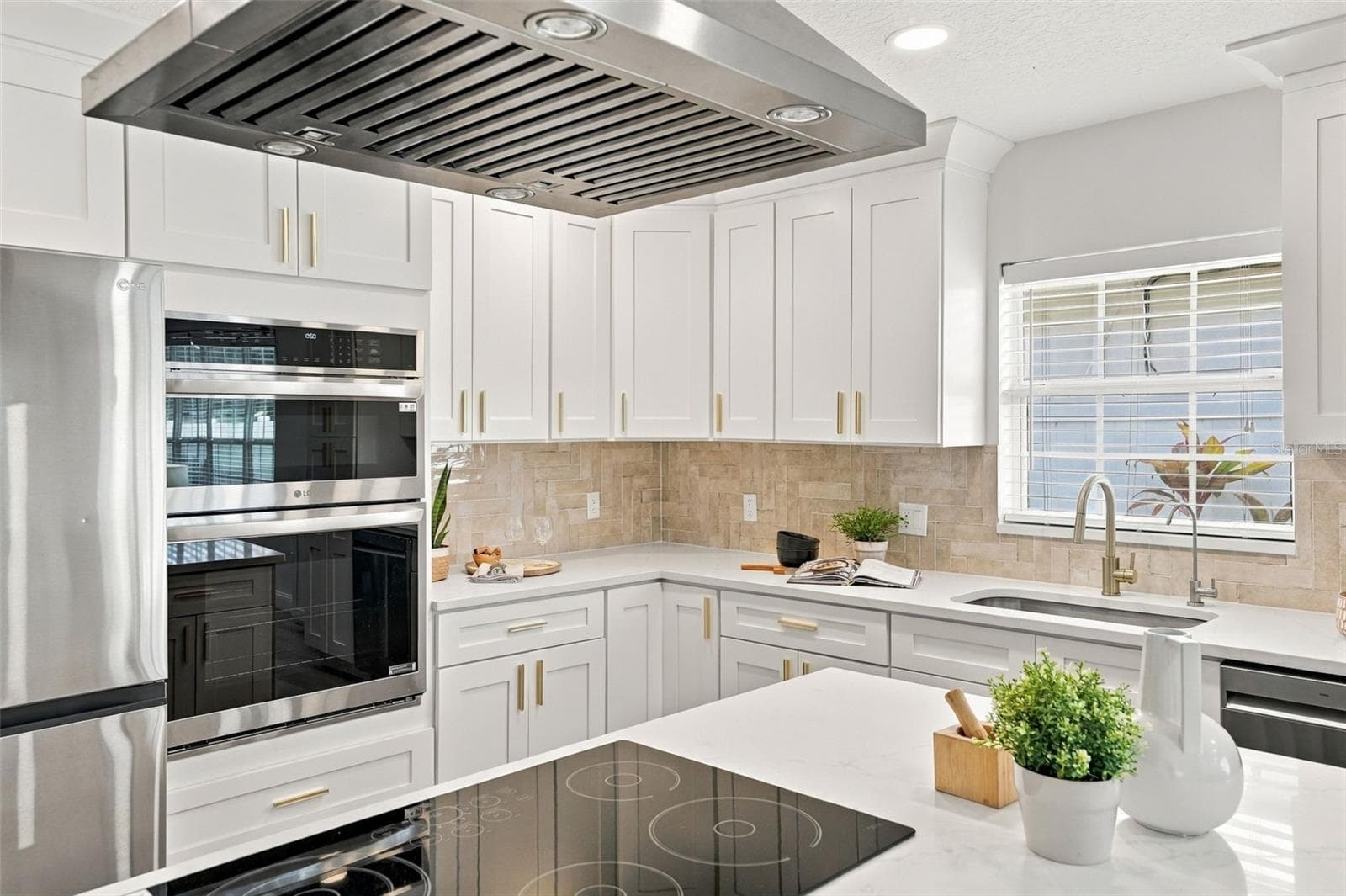Kitchen. - 625 FOLSOM ST S, ST PETERSBURG