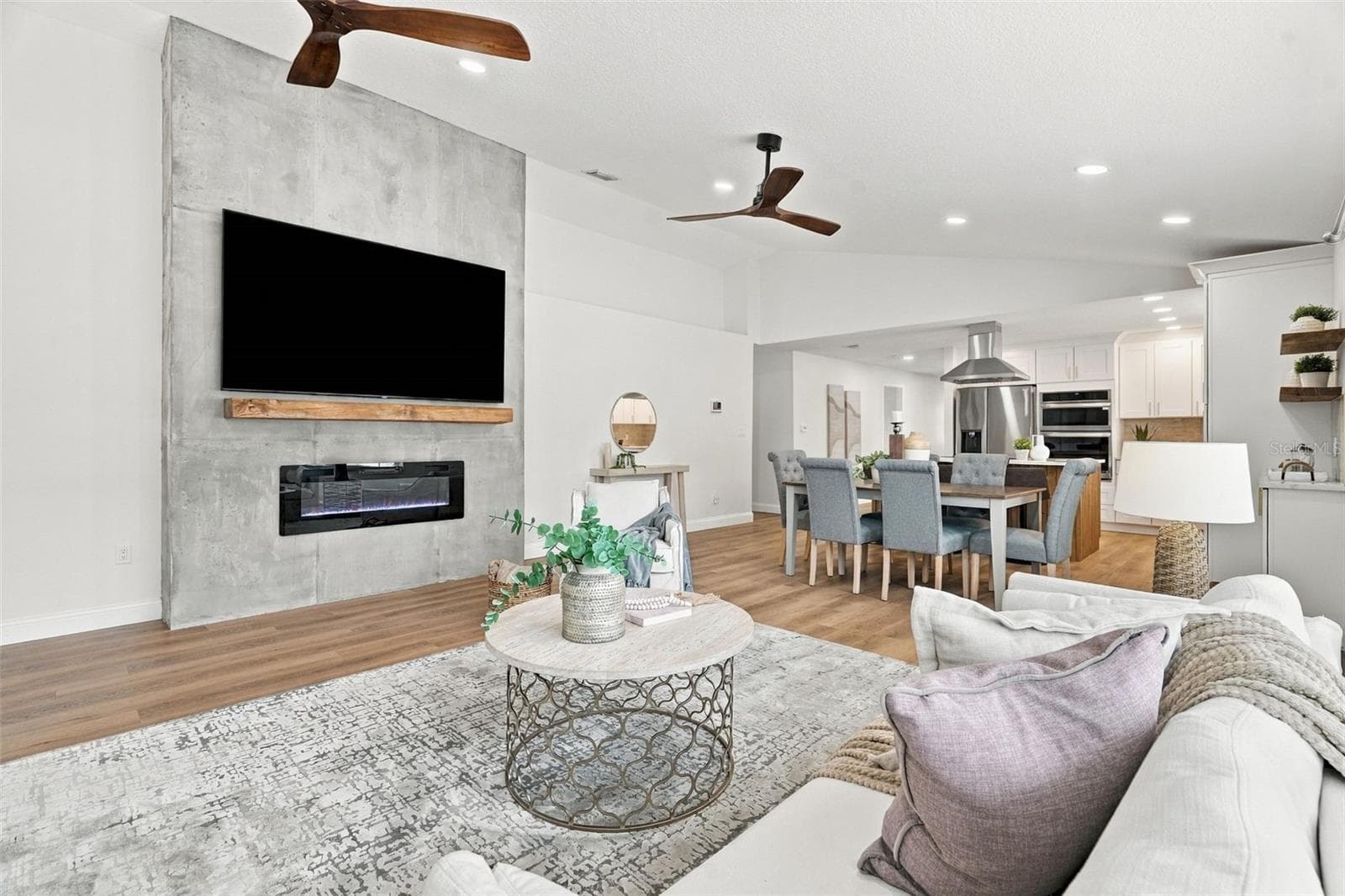 Open floor plan. - 625 FOLSOM ST S, ST PETERSBURG