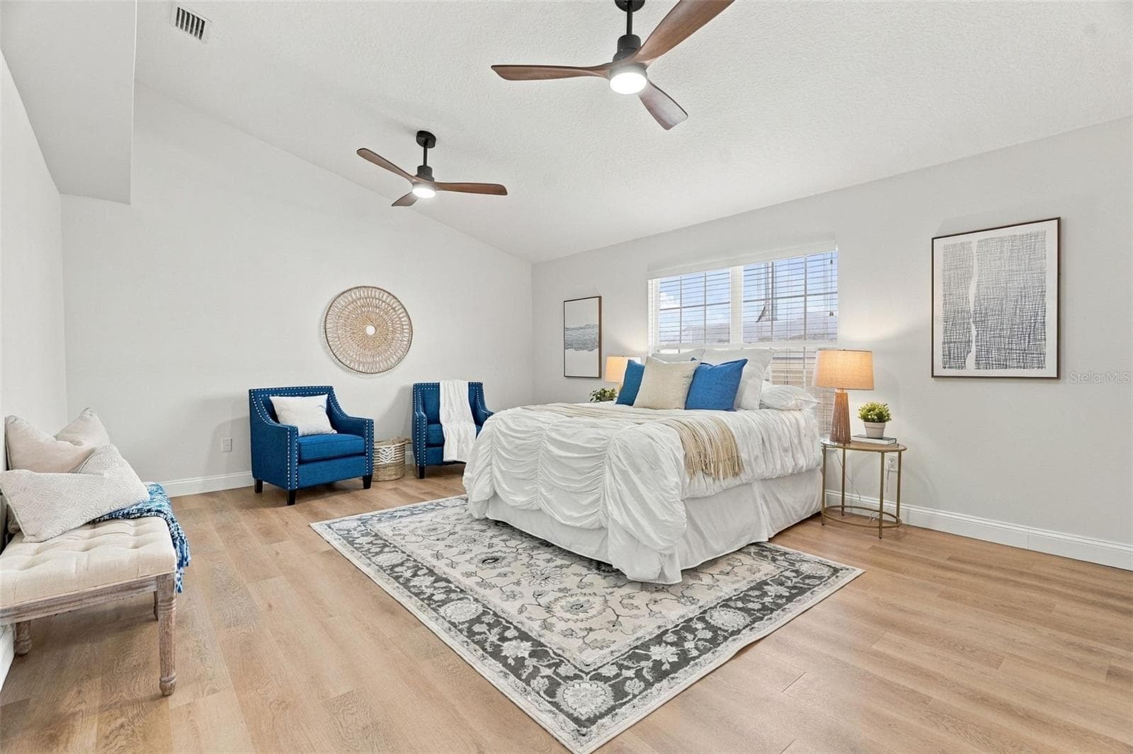 Spacious primary suite with vaulted ceilings. - 625 FOLSOM ST S, ST PETERSBURG