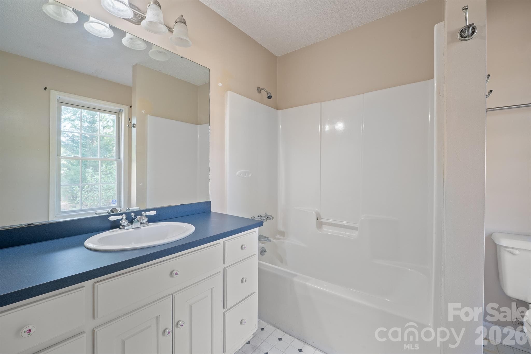 Single Family Residence at 2017 Country Club Drive, Lancaster, photo 13 of 32