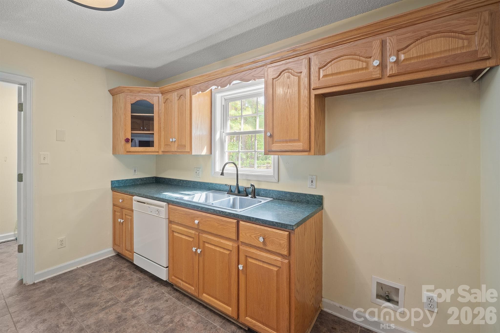 Single Family Residence at 2017 Country Club Drive, Lancaster, photo 26 of 32