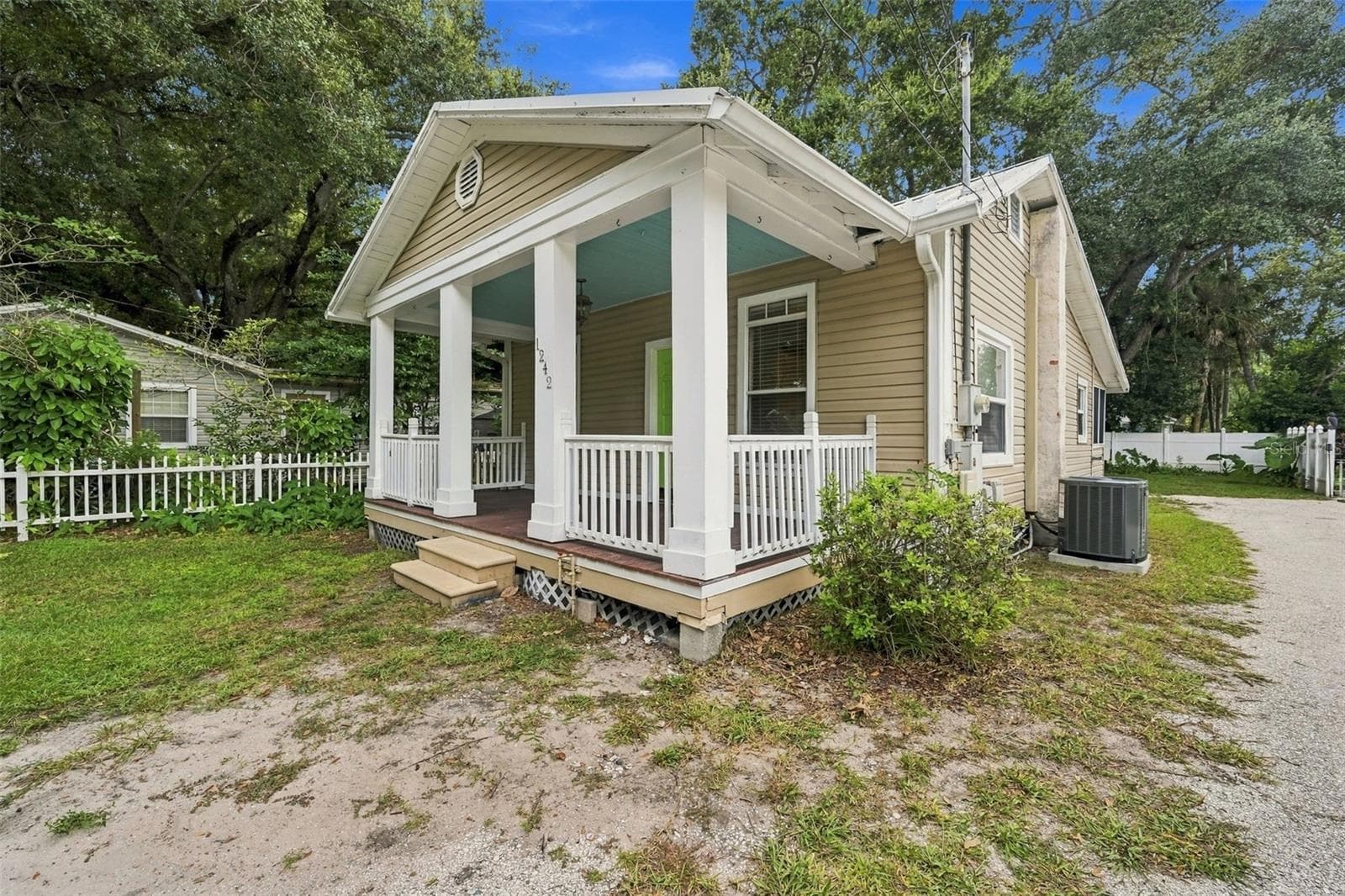 Single Family Residence at 1242 NEW YORK AVE, DUNEDIN, photo 3 of 42