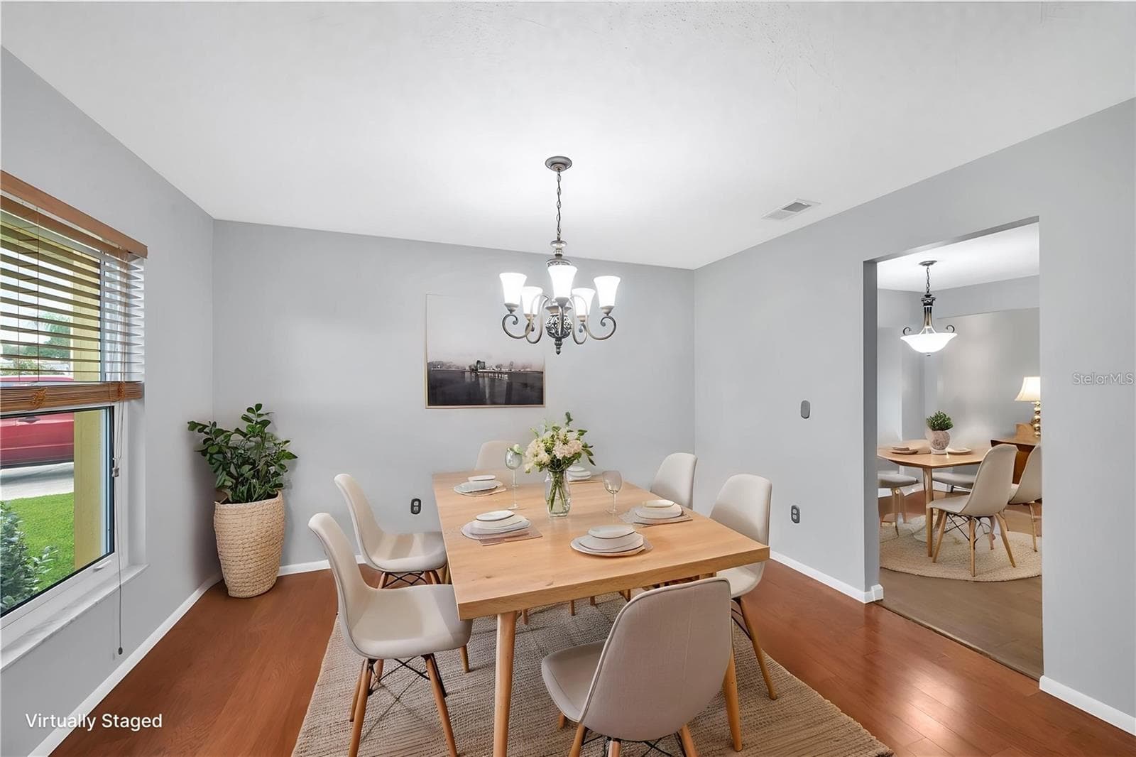 Dining room has plenty of room to gather your family for holiday meals. - 1418 SHELL FLOWER DR, BRANDON