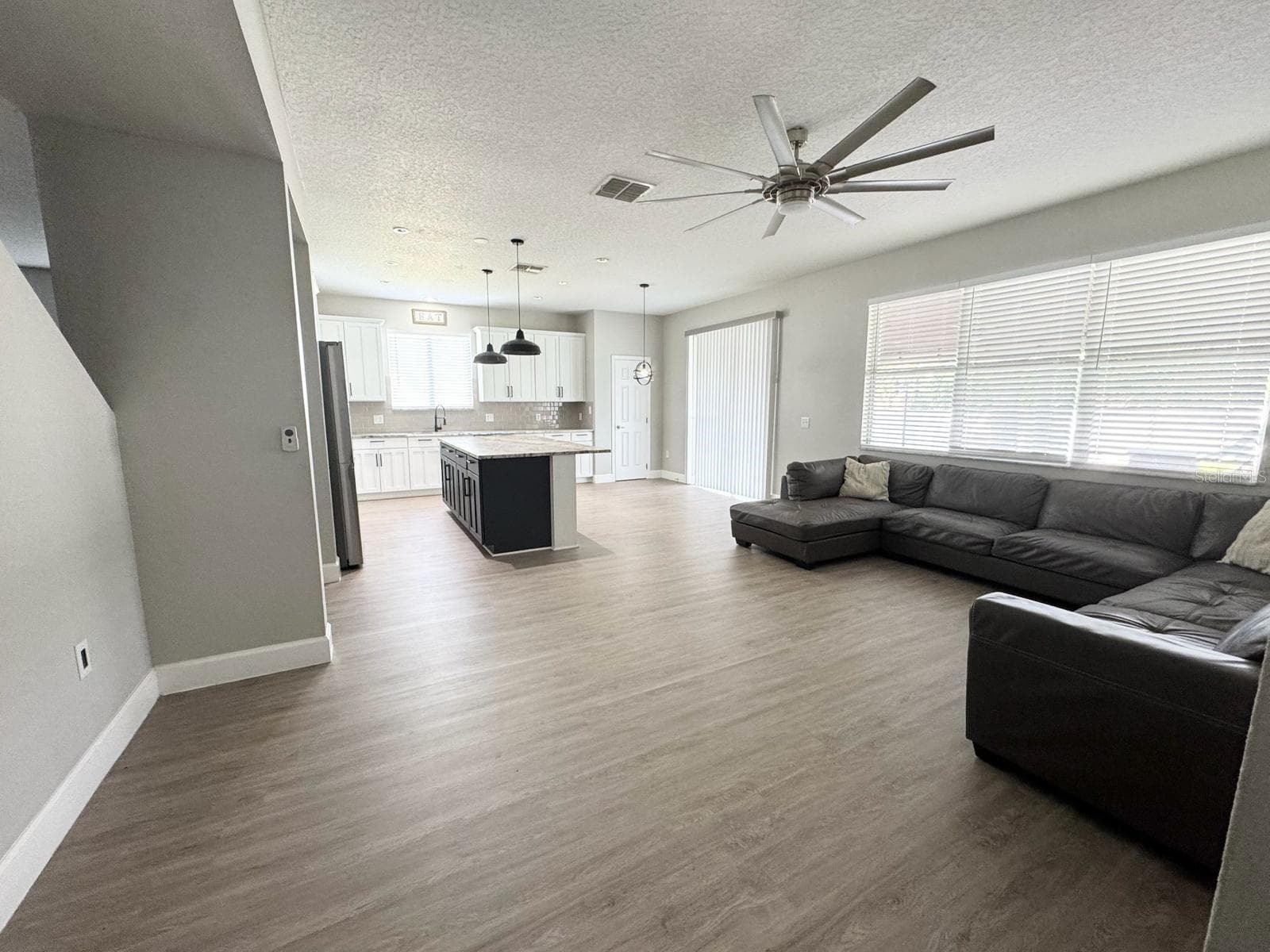 Single Family Residence at 10313 STRATFORD POINTE AVE, ORLANDO, photo 2 of 16