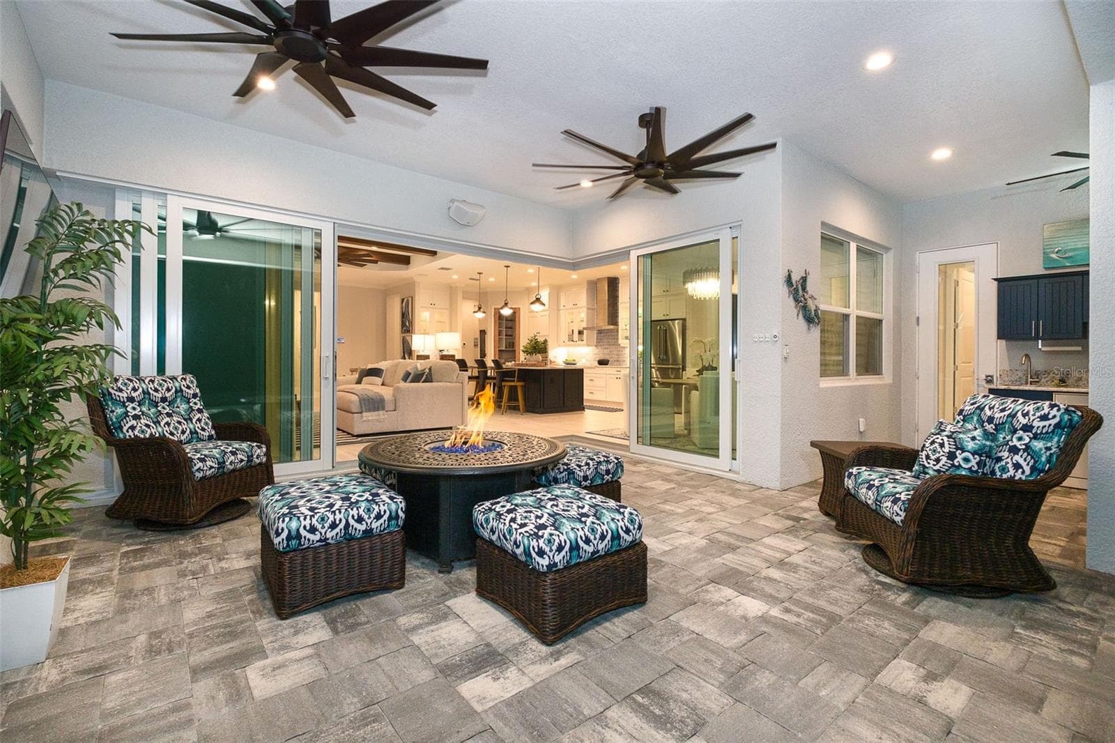 Lanai Open to Living - 11165 HOGAN CIR, ENGLEWOOD