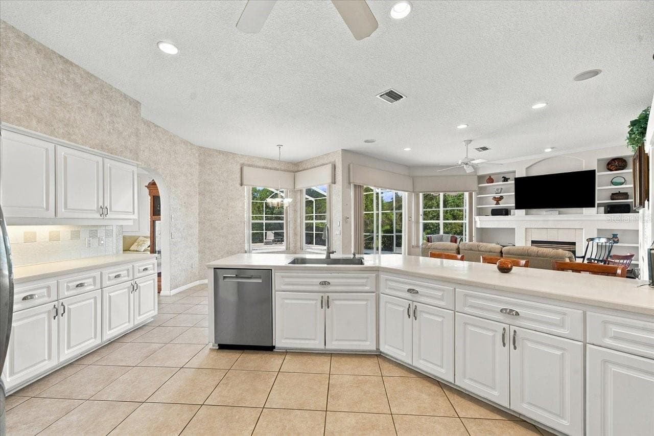 Single Family Residence at 8405 MAYBELLE DR, WEEKI WACHEE, photo 21 of 66