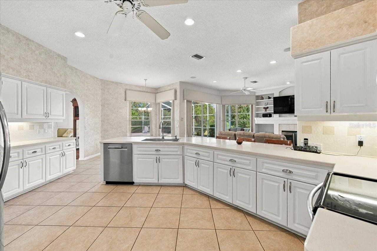 Single Family Residence at 8405 MAYBELLE DR, WEEKI WACHEE, photo 24 of 66