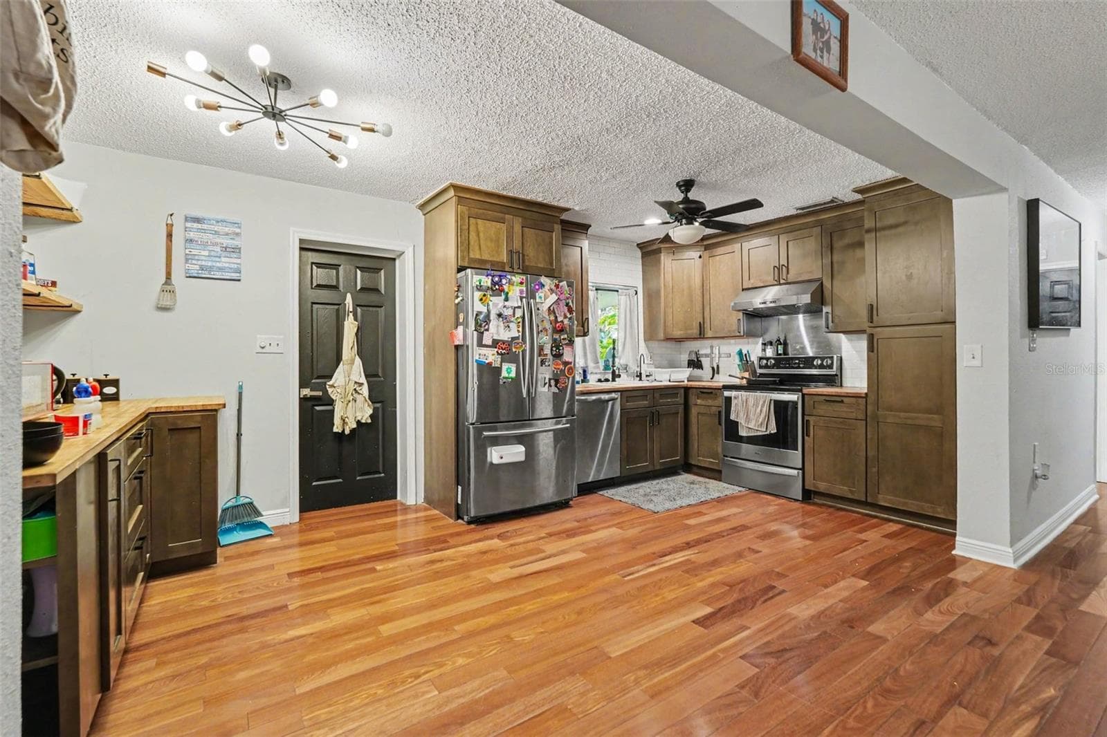 Single Family Residence at 3022 DARTMOUTH AVE N, ST PETERSBURG, photo 10 of 27