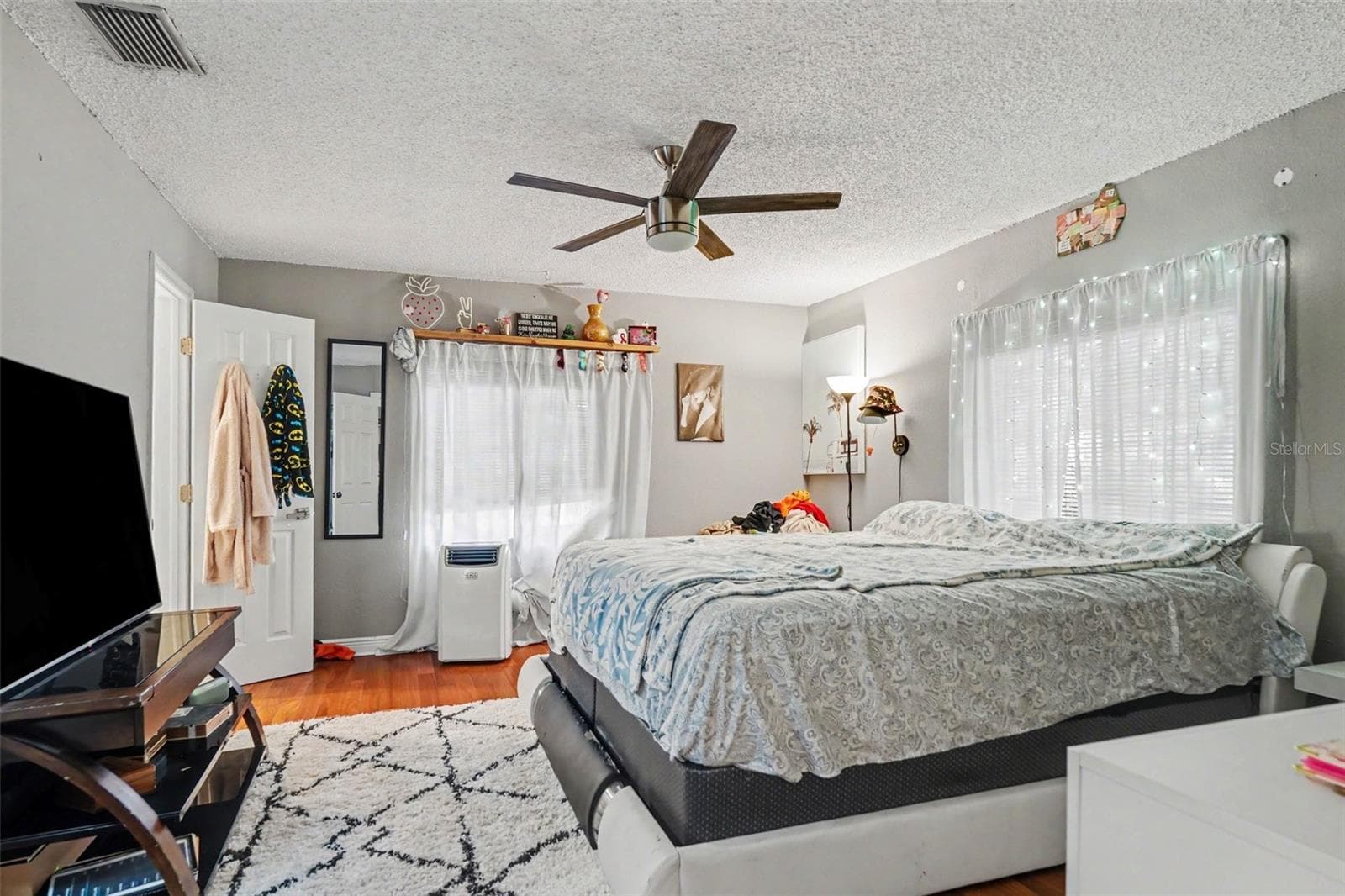 Single Family Residence at 3022 DARTMOUTH AVE N, ST PETERSBURG, photo 13 of 27