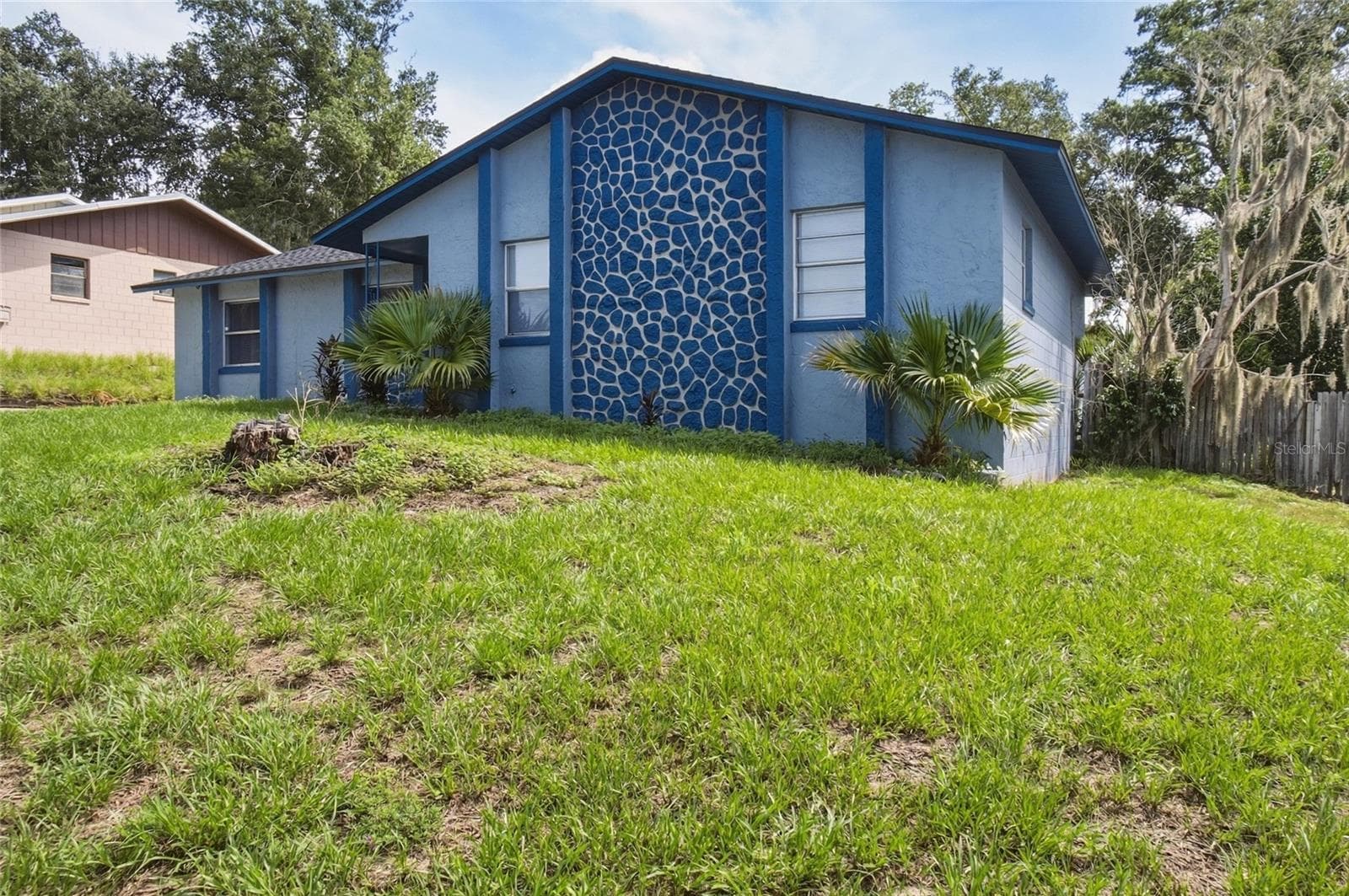 721 GREENLEAF LN