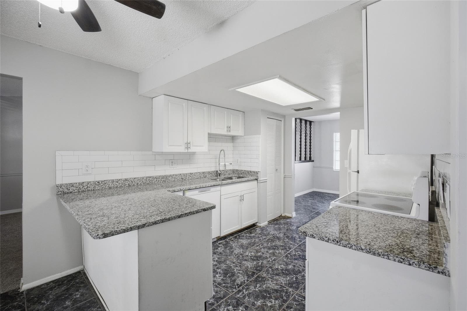 Single Family Residence at 721 GREENLEAF LN, LAKE WALES, photo 5 of 20