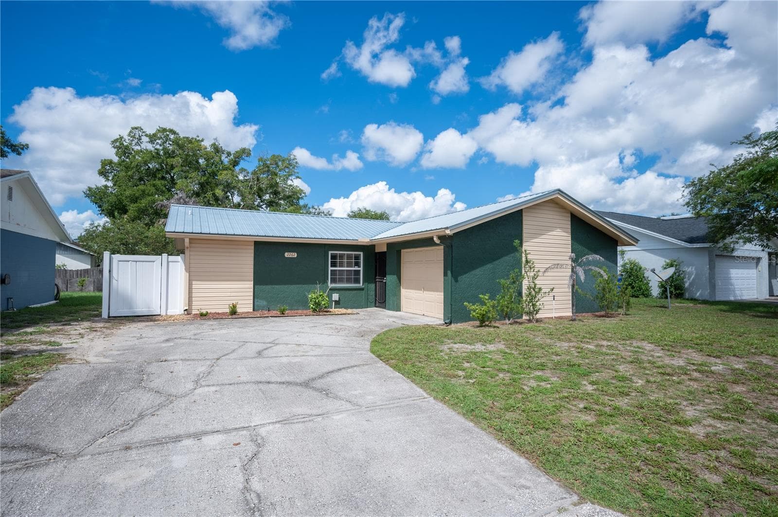 Single Family Residence at 2262 HONEYCOMB LN, LAKELAND, photo 2 of 21