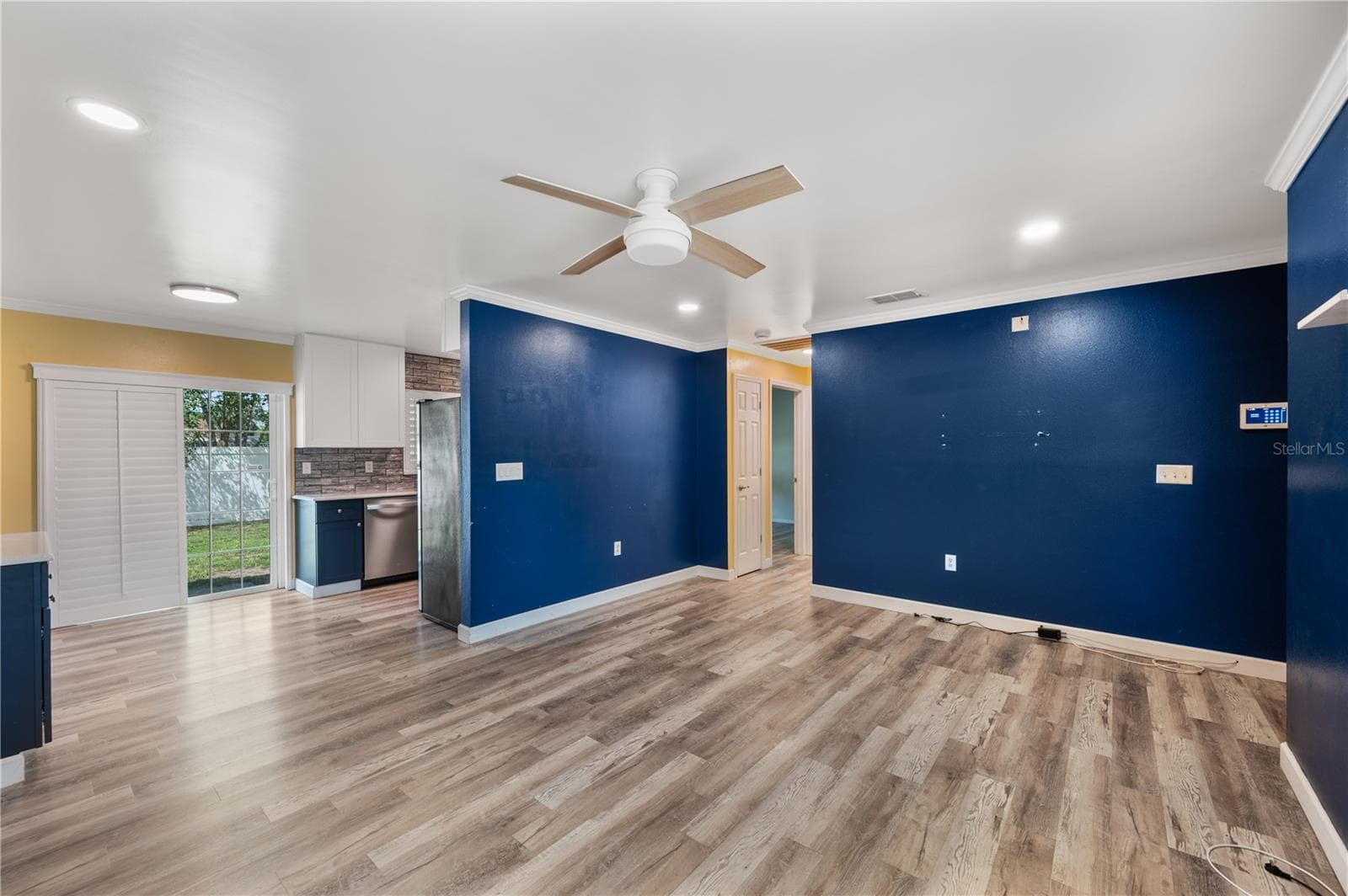 Single Family Residence at 2262 HONEYCOMB LN, LAKELAND, photo 4 of 21