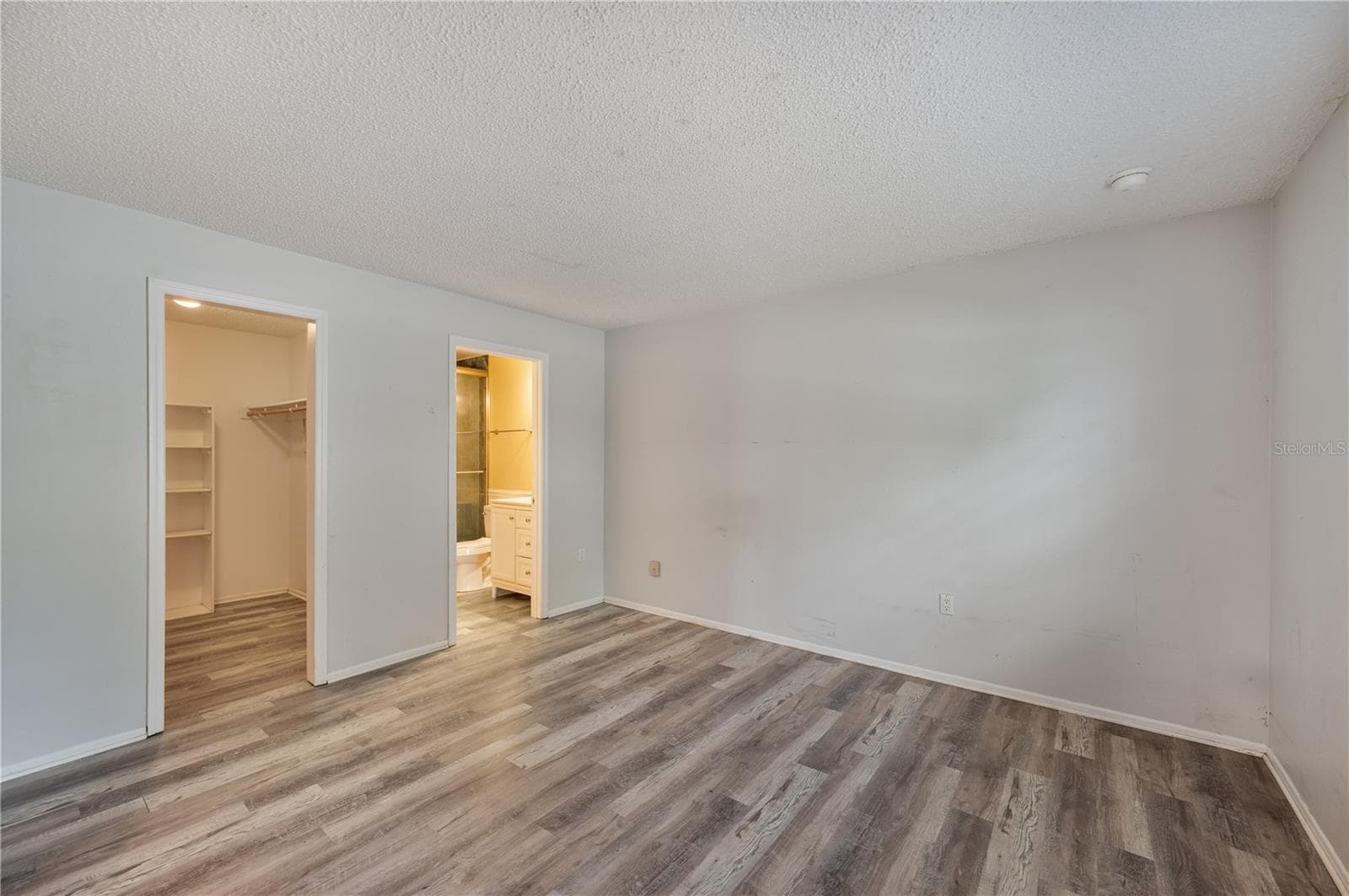 Single Family Residence at 2262 HONEYCOMB LN, LAKELAND, photo 9 of 21