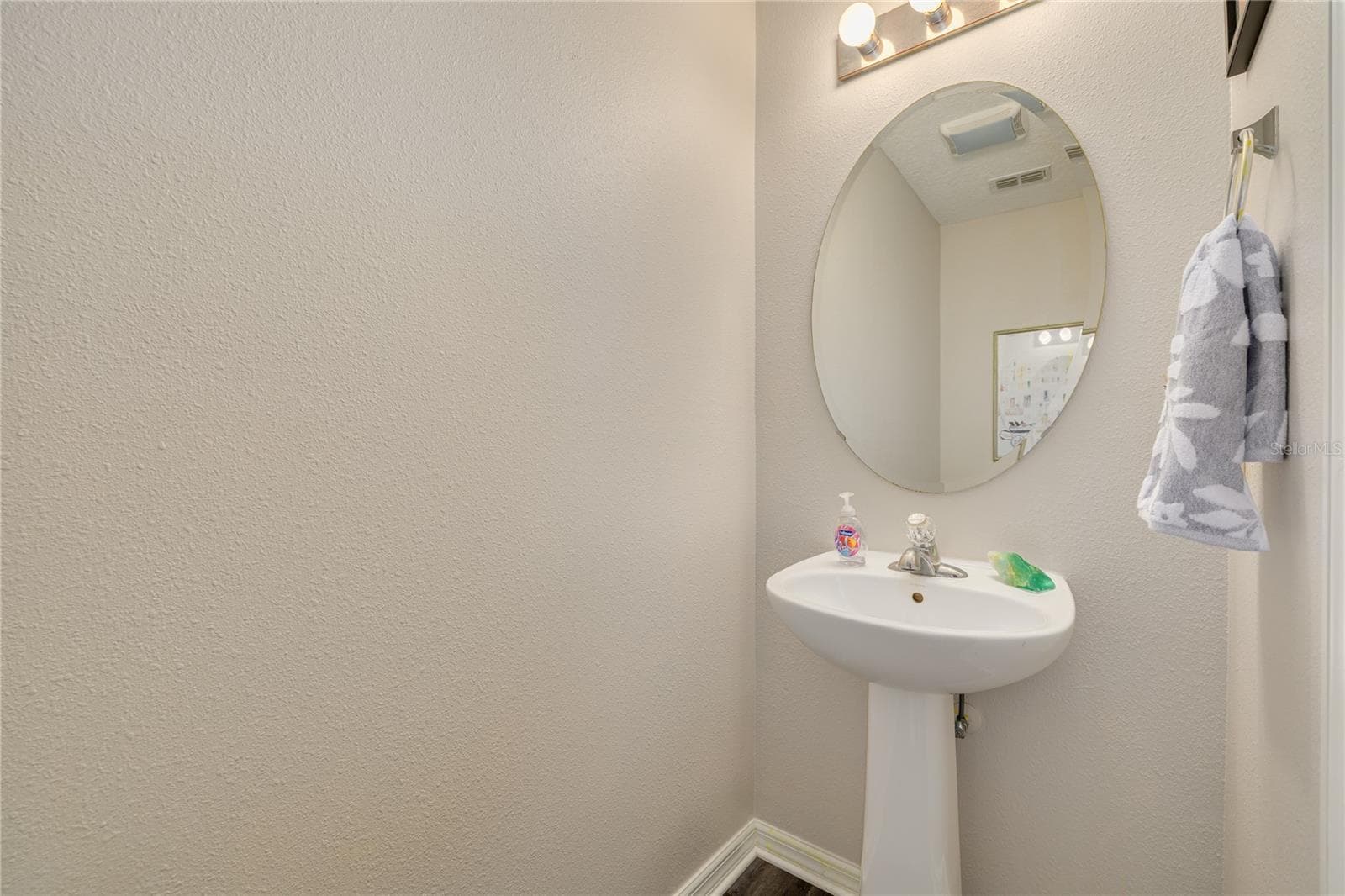 Townhouse at 2096 SUN DOWN DR, CLEARWATER, photo 7 of 40