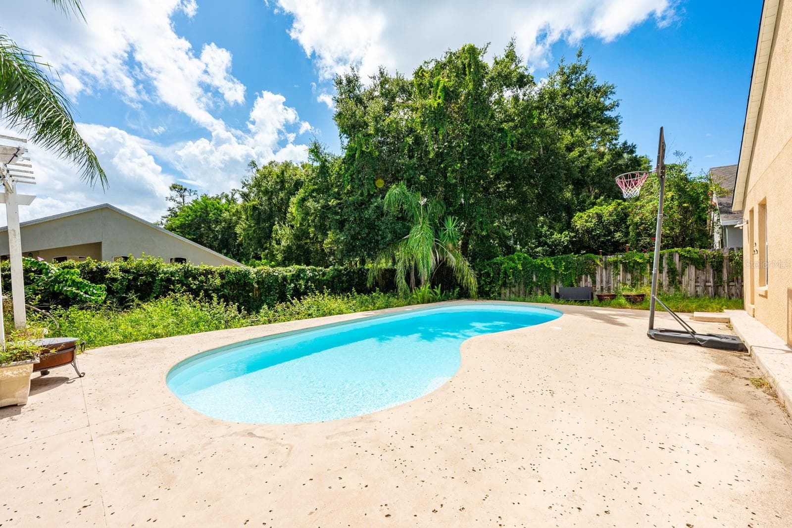 Spacious Pool Deck - 2551 WALNUT HEIGHTS RD, APOPKA