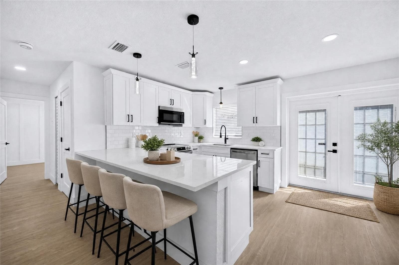 Virtually Staged - 6029 71ST ST N, ST PETERSBURG