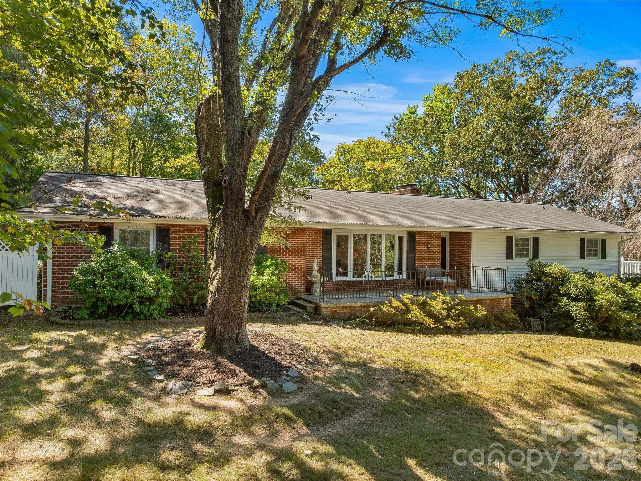 Single Family Residence at 8 Hummingbird Lane, Asheville, photo 6 of 47