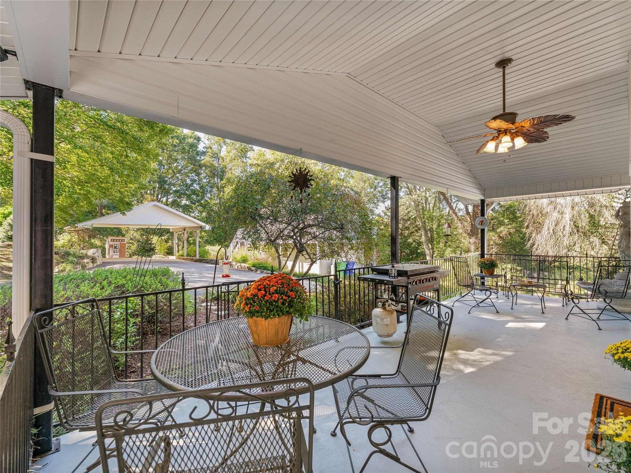Single Family Residence at 8 Hummingbird Lane, Asheville, photo 31 of 47