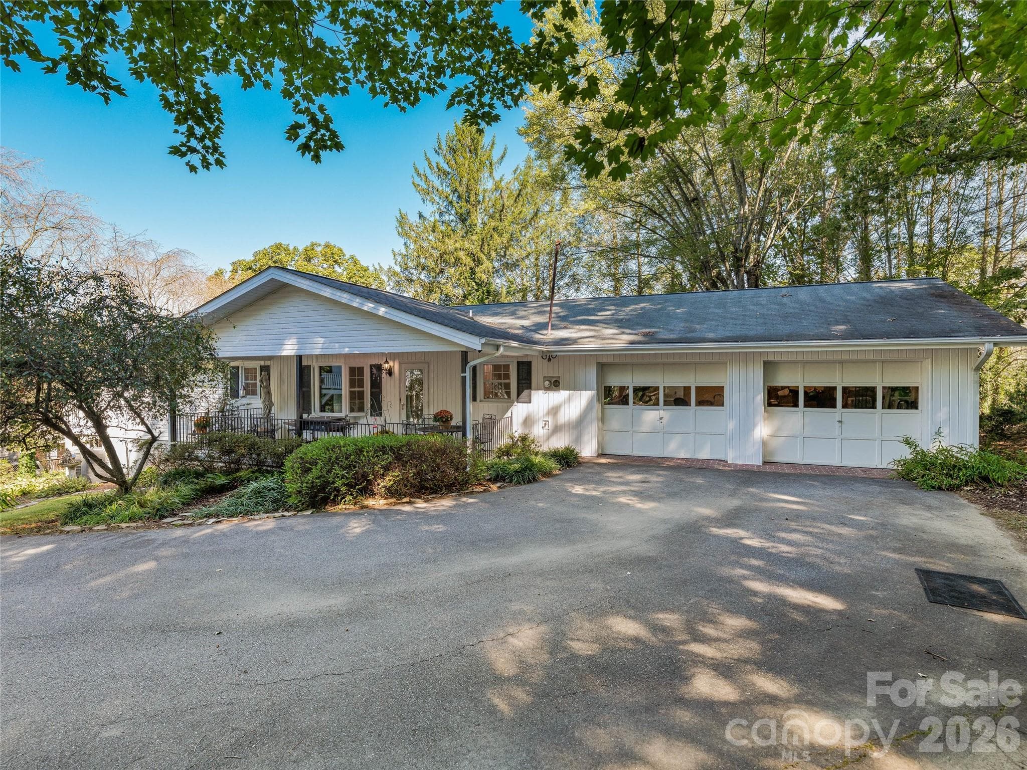 Single Family Residence at 8 Hummingbird Lane, Asheville, photo 32 of 47