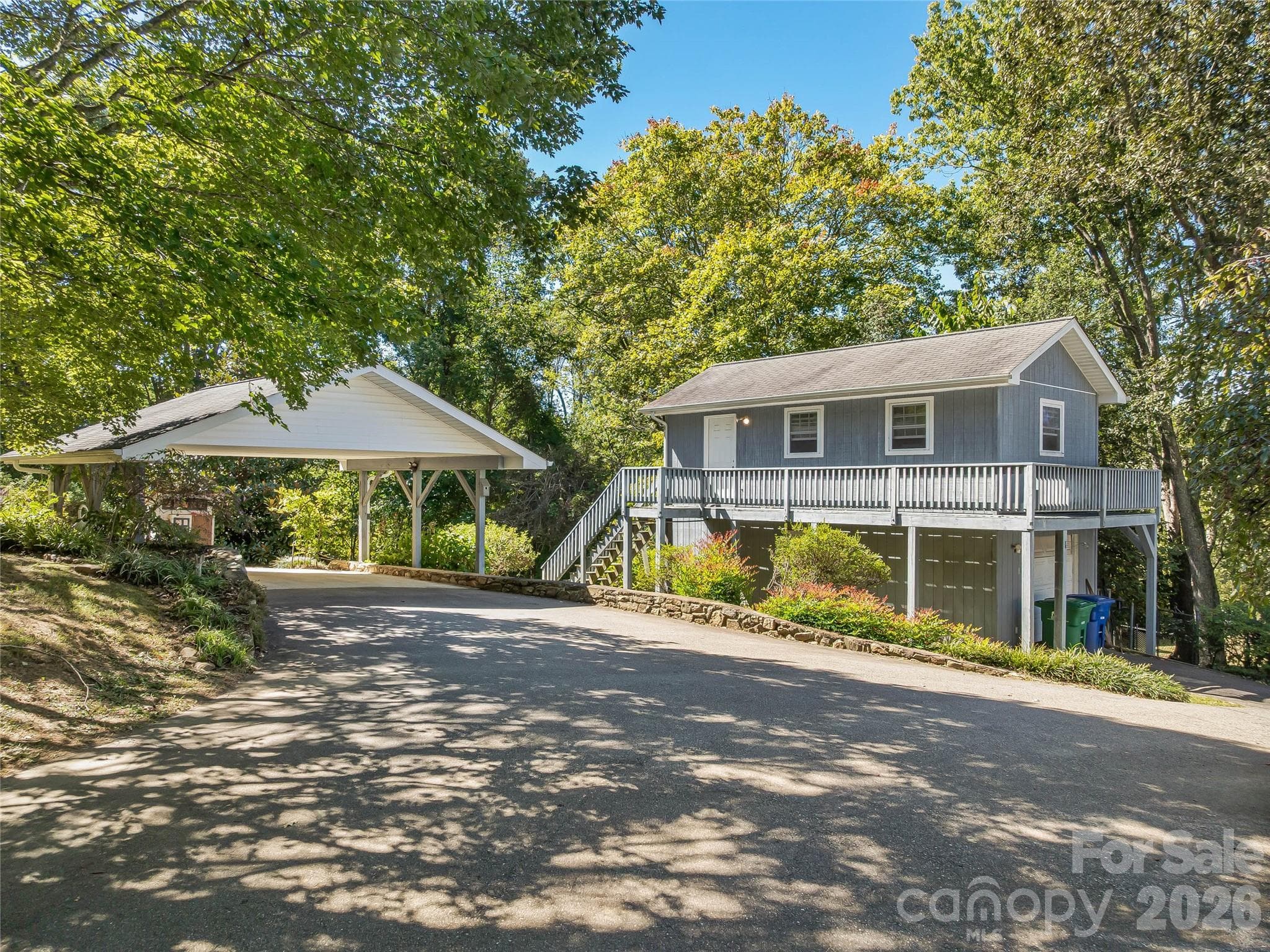 Single Family Residence at 8 Hummingbird Lane, Asheville, photo 33 of 47