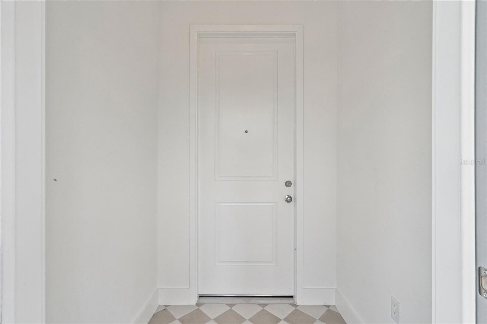 Parcel Entry/Mud room - 17422 HONEYBELL TANGELO CT, WINTER GARDEN