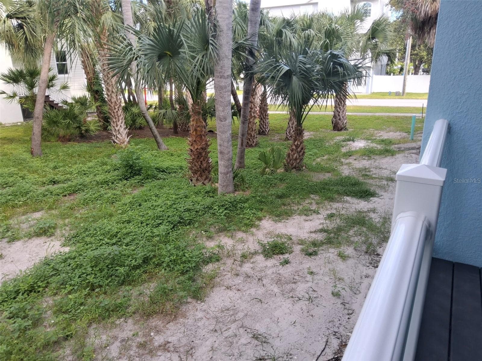 west side yard - 383 GEORGIA AVE, CRYSTAL BEACH