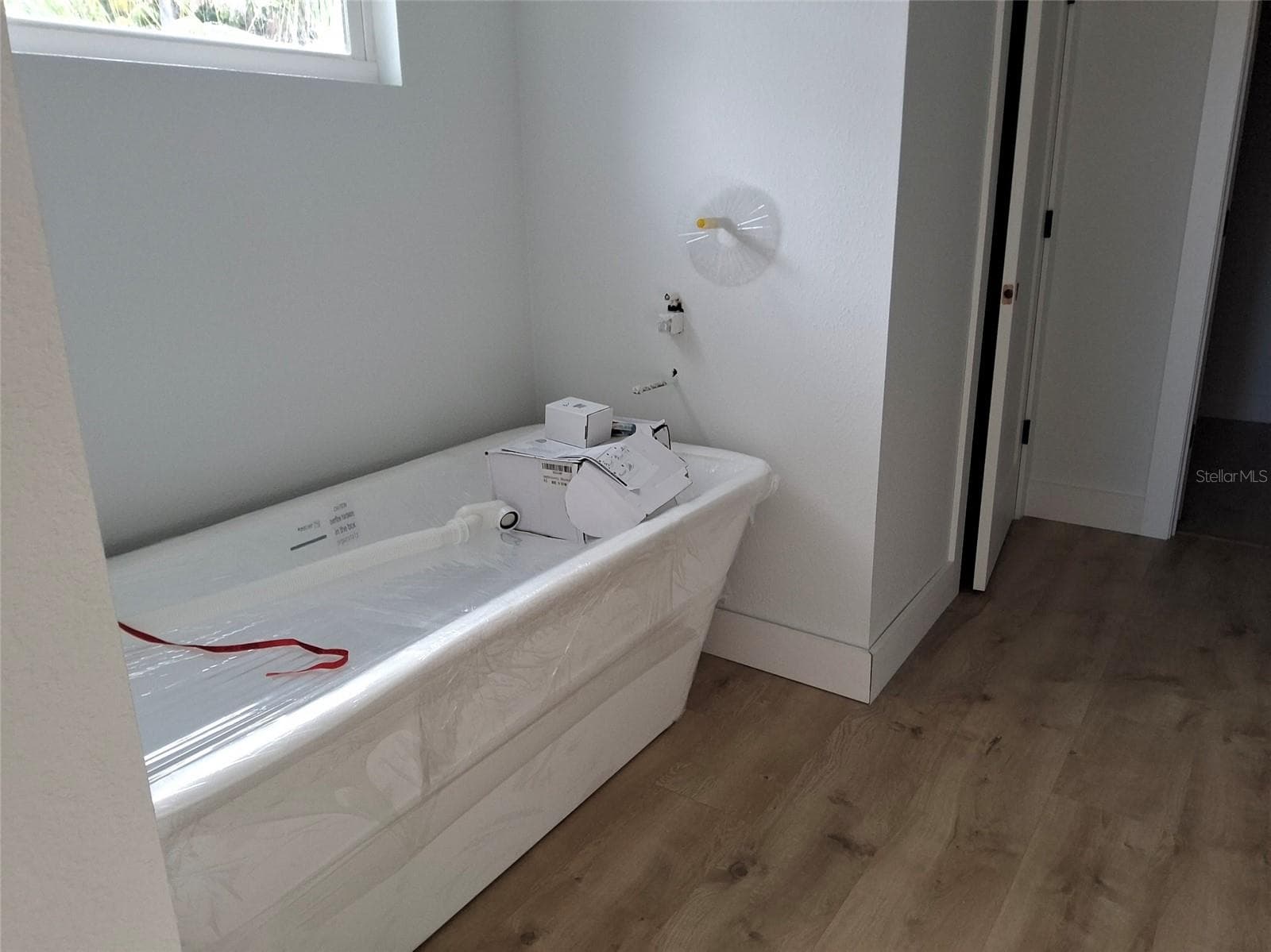 soaking tub - 383 GEORGIA AVE, CRYSTAL BEACH