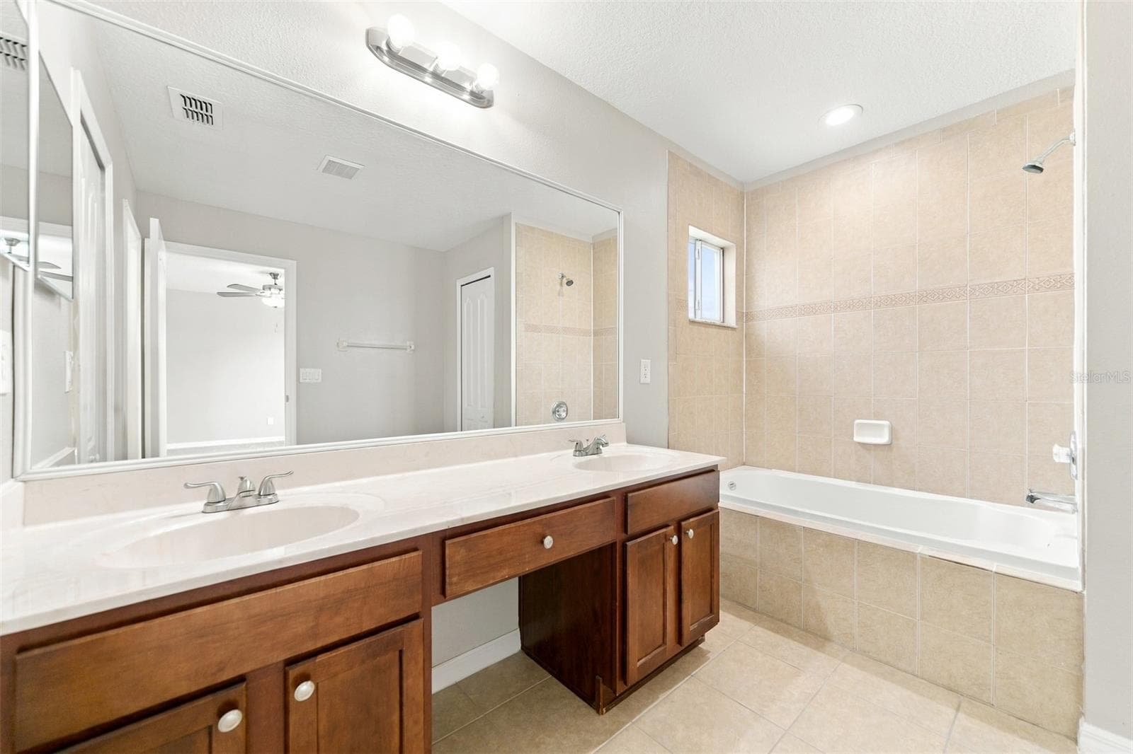 Single Family Residence at 2036 PORTCASTLE CIR, WINTER GARDEN, photo 29 of 43