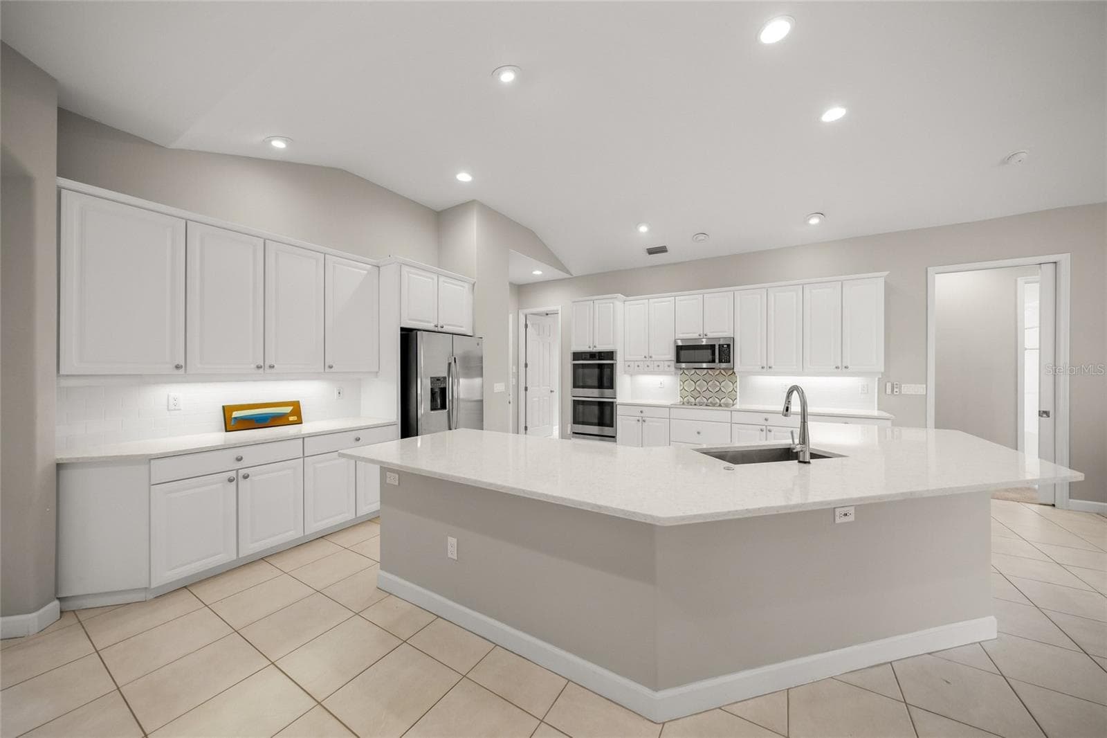 Single Family Residence at 9075 MISTY CREEK DR, SARASOTA, photo 12 of 86
