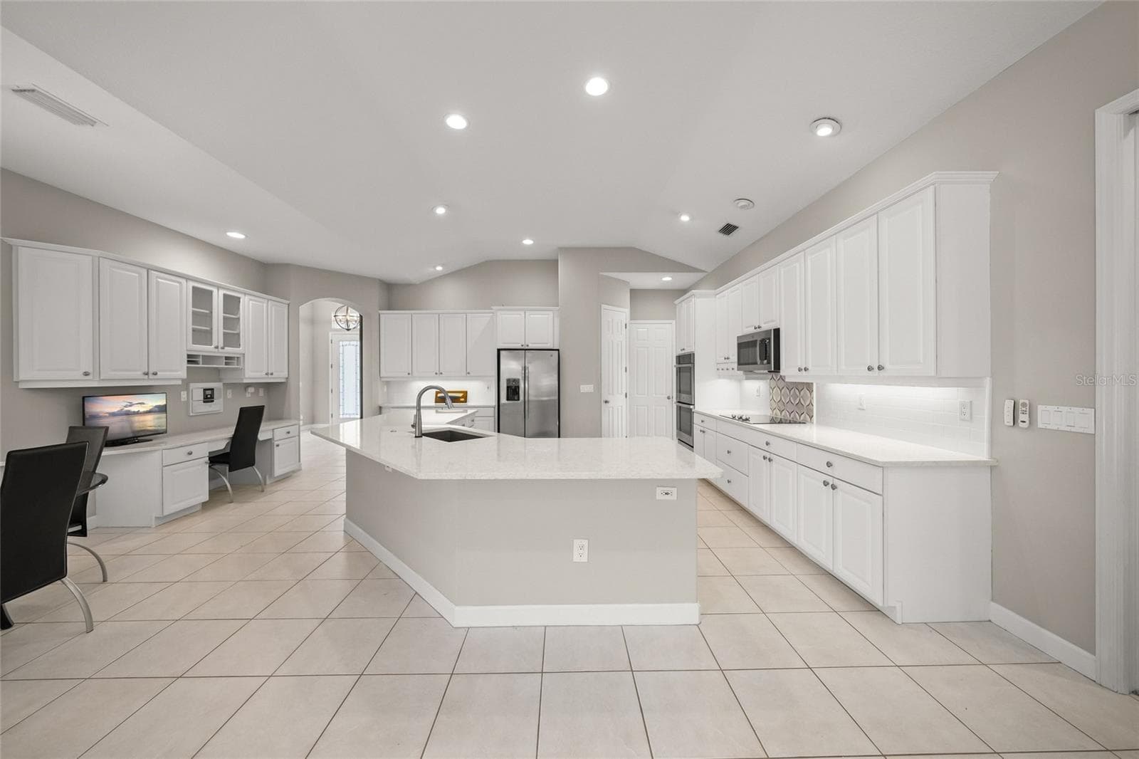 Single Family Residence at 9075 MISTY CREEK DR, SARASOTA, photo 16 of 86