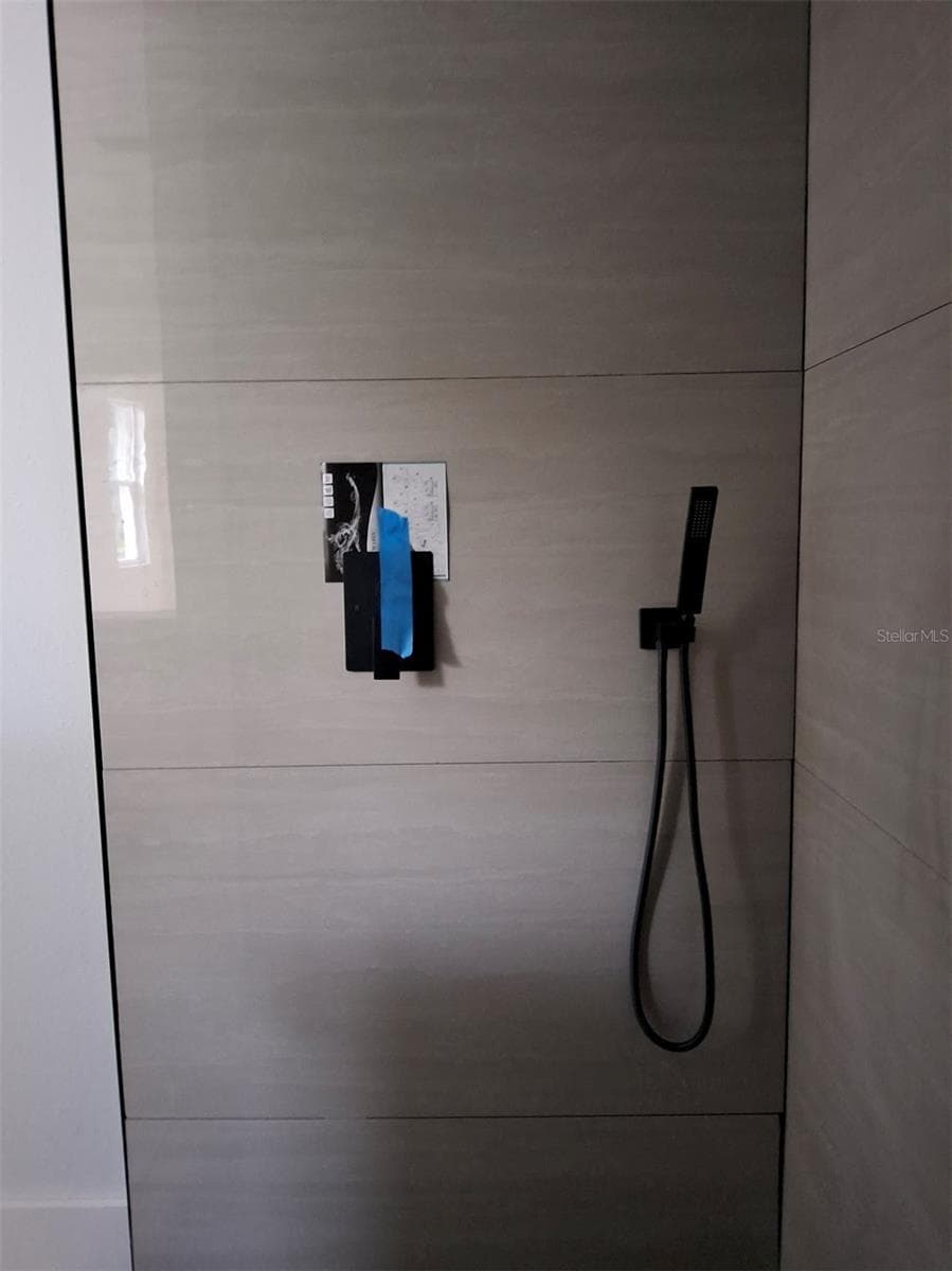 large walk in shower with built in bench - 383 GEORGIA AVE, CRYSTAL BEACH