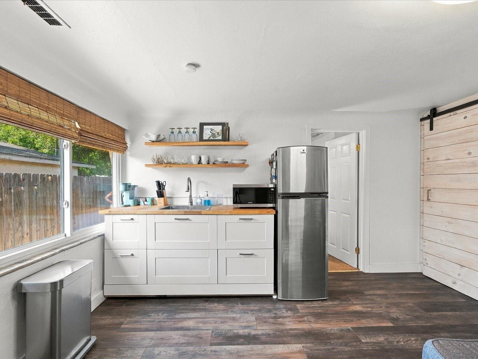 In-Law: Kitchenette - 1525 56TH ST S, GULFPORT