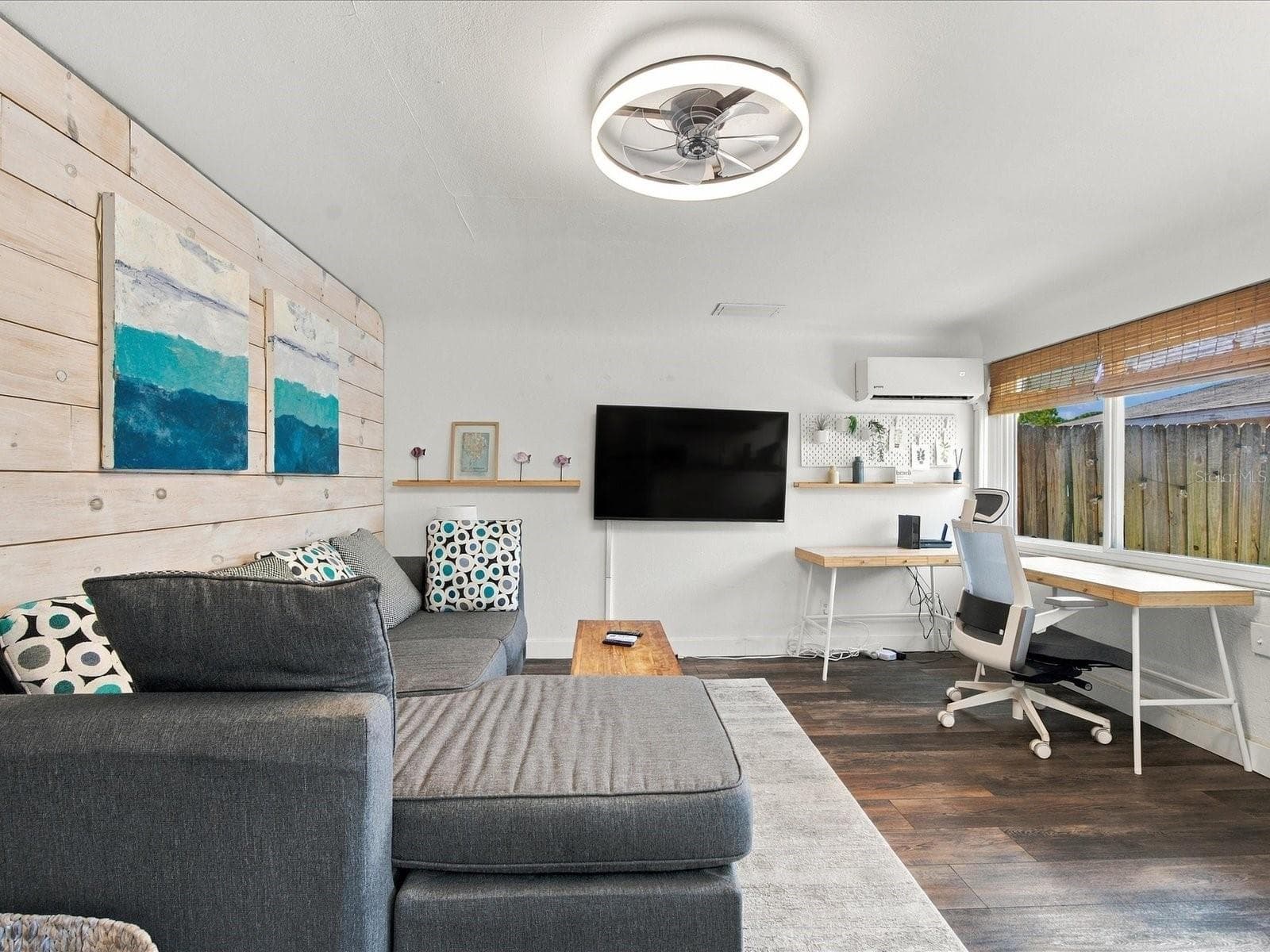 In-Law: Living Room - 1525 56TH ST S, GULFPORT