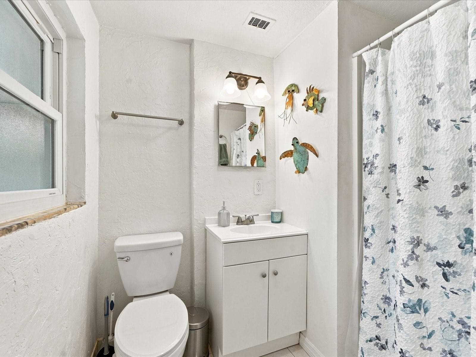 In-Law: Bathroom - 1525 56TH ST S, GULFPORT