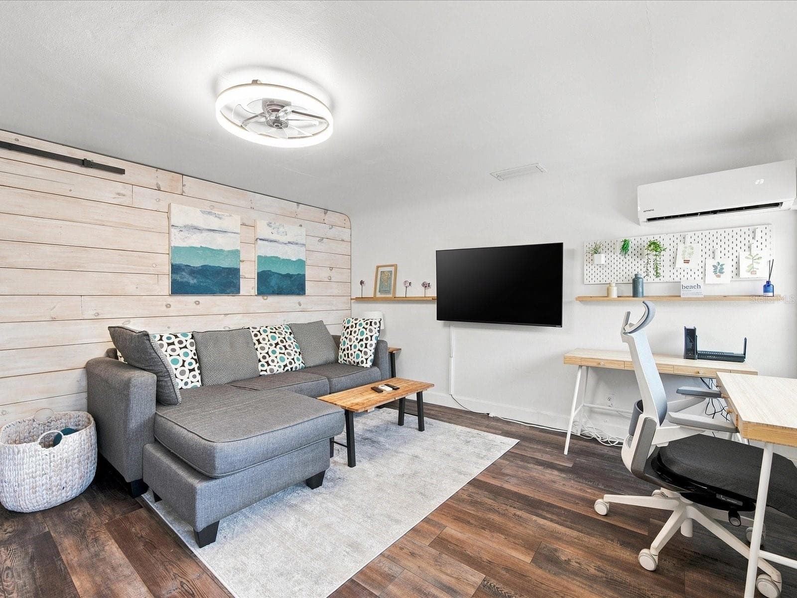 In-Law: Living Room - 1525 56TH ST S, GULFPORT